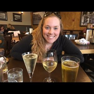 Meet your Posher, Caitlynne